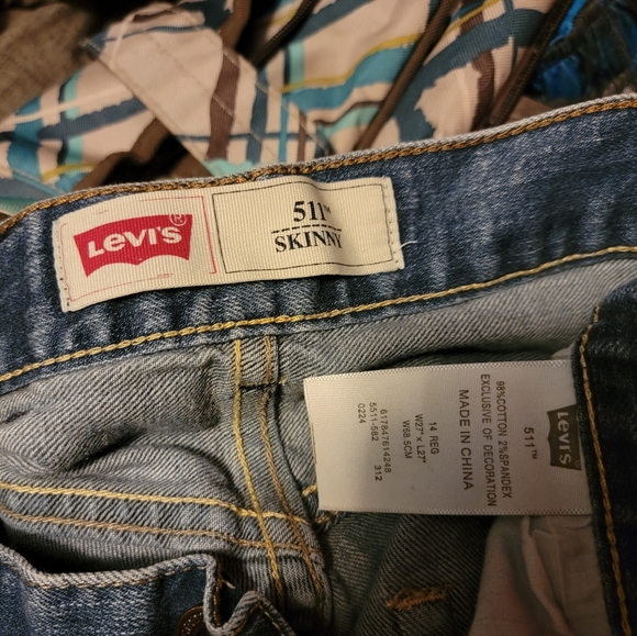 Levis - Picture 5 of 6